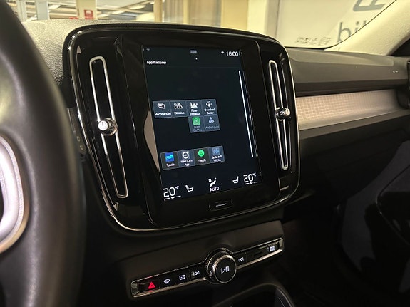 Volvo XC40 12 of 18