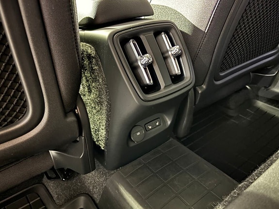Volvo XC40 14 of 18