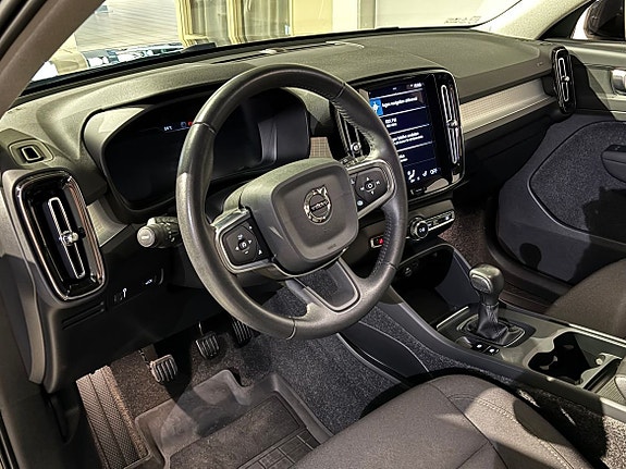 Volvo XC40 7 of 18