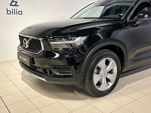 Volvo XC40 2 of 18