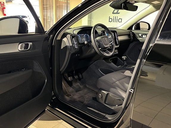 Volvo XC40 4 of 18