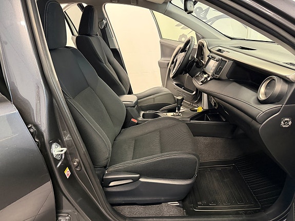 Toyota RAV4 6 of 14