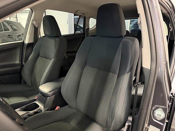 Toyota RAV4 7 of 14