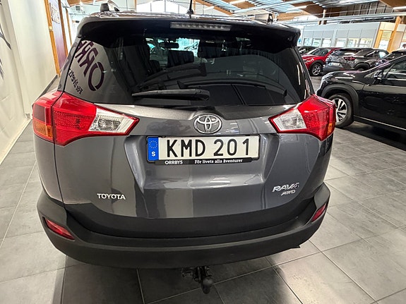 Toyota RAV4 4 of 14