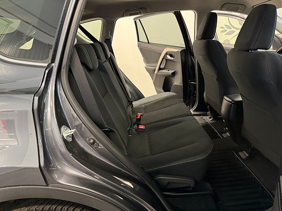 Toyota RAV4 8 of 14