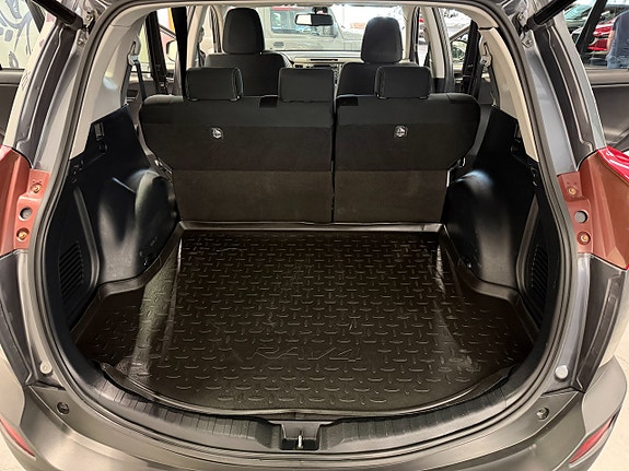 Toyota RAV4 5 of 14
