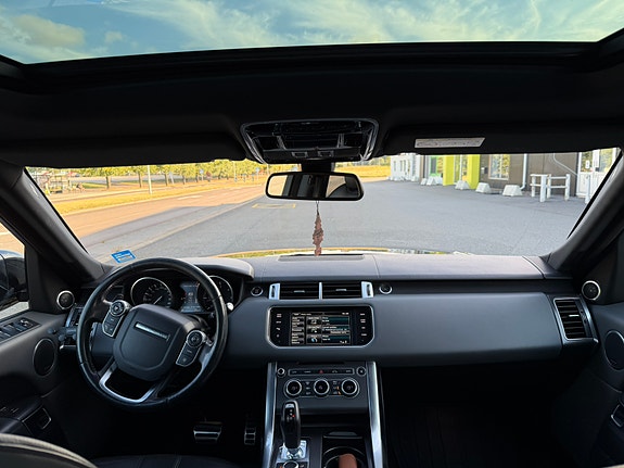 Land Rover Range Rover Sport 8 of 17