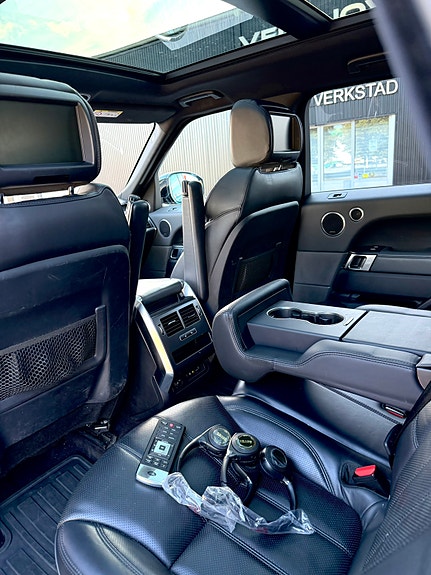 Land Rover Range Rover Sport 10 of 17
