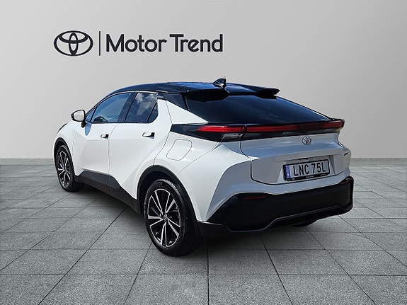 Toyota C-HR 3 of 14