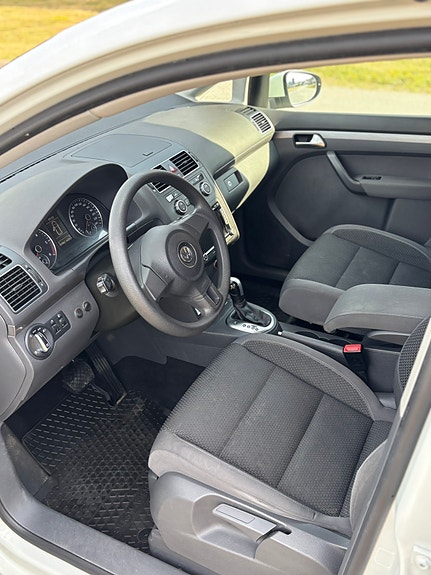 Volkswagen Touran 5 of 14