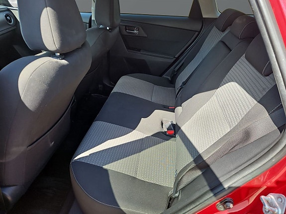 Toyota Auris 8 of 11
