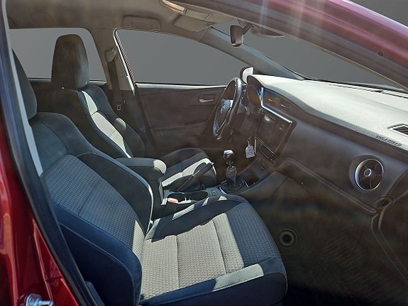 Toyota Auris 7 of 11