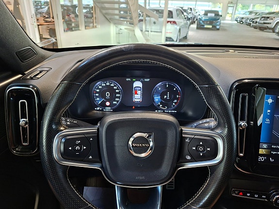Volvo XC40 21 of 26