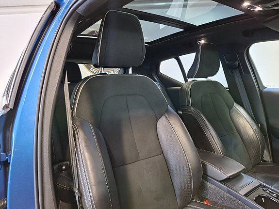 Volvo XC40 11 of 26