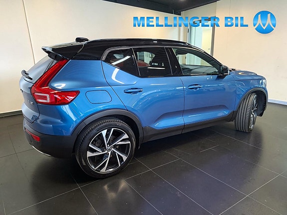 Volvo XC40 3 of 26