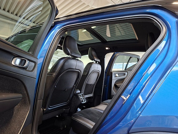 Volvo XC40 12 of 26