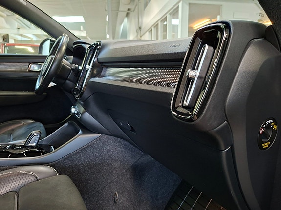 Volvo XC40 10 of 26