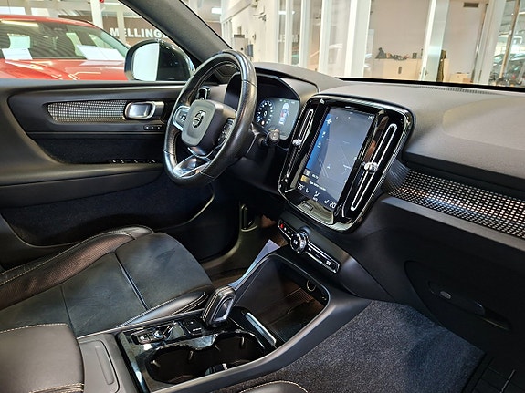 Volvo XC40 8 of 26