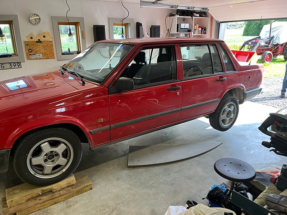 Volvo 740 2 of 6