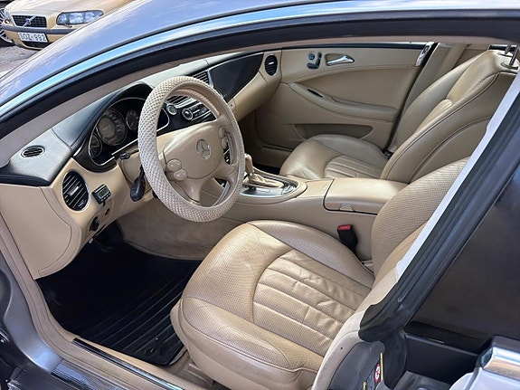 Mercedes-Benz CLS350 14 of 28