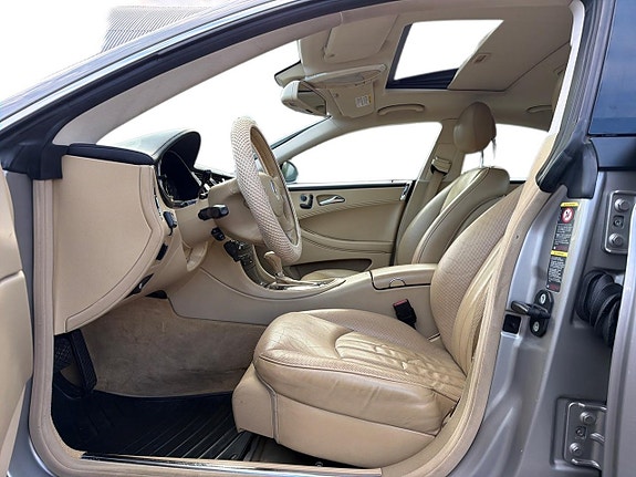 Mercedes-Benz CLS350 10 of 28