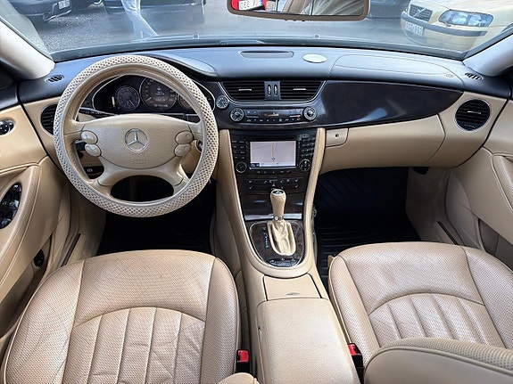 Mercedes-Benz CLS350 12 of 28
