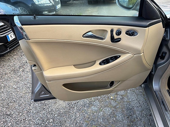 Mercedes-Benz CLS350 24 of 28
