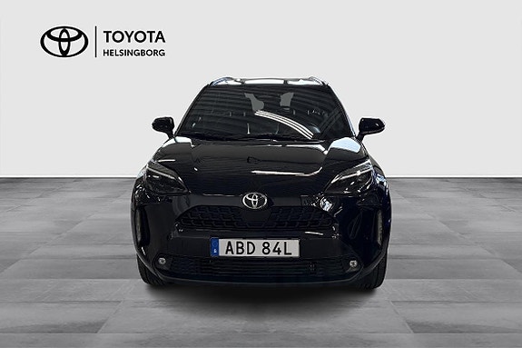 Toyota Yaris Cross 2 of 12