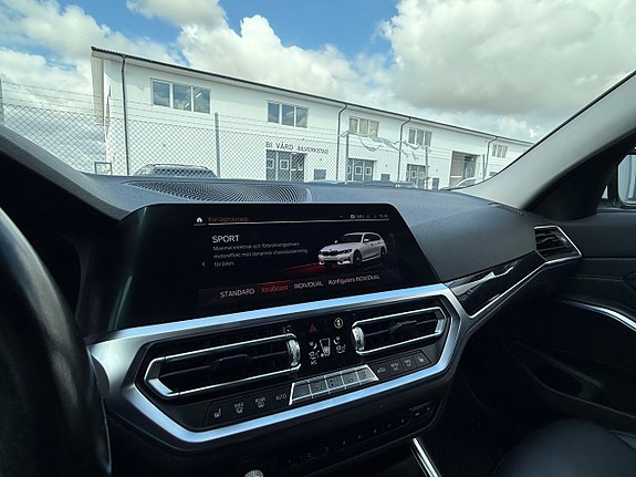 BMW 330e 16 of 17