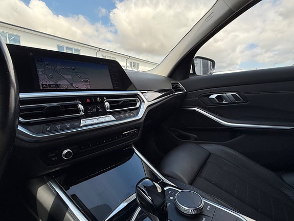 BMW 330e 14 of 17