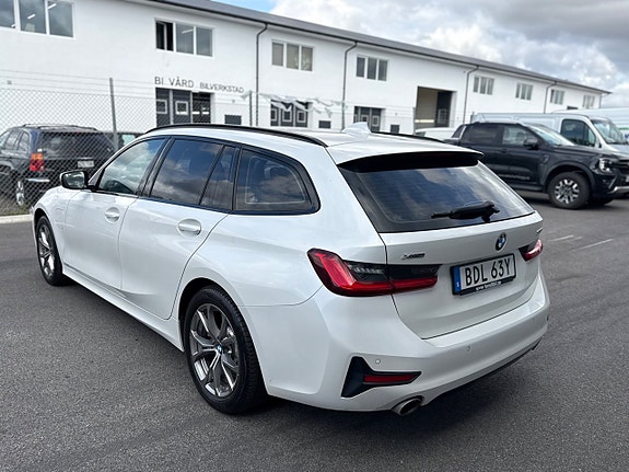 BMW 330e 7 of 17