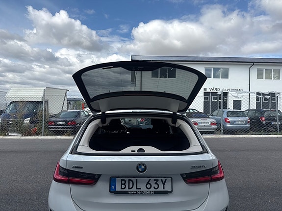 BMW 330e 10 of 17