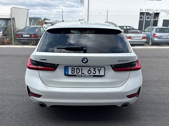 BMW 330e 6 of 17