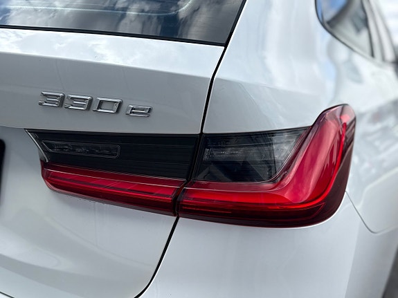BMW 330e 9 of 17