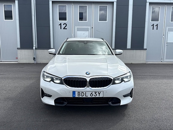 BMW 330e 2 of 17
