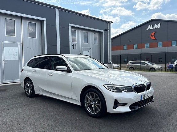 BMW 330e 3 of 17