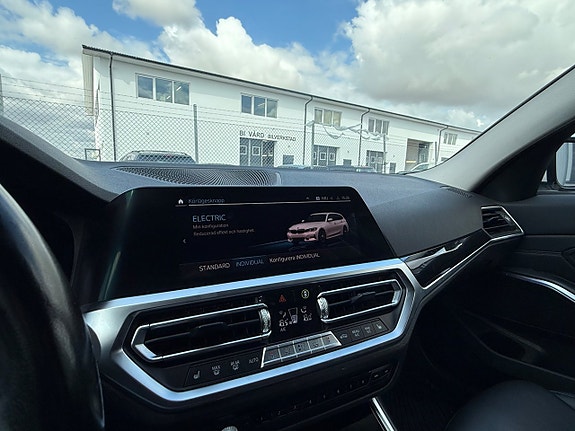 BMW 330e 15 of 17