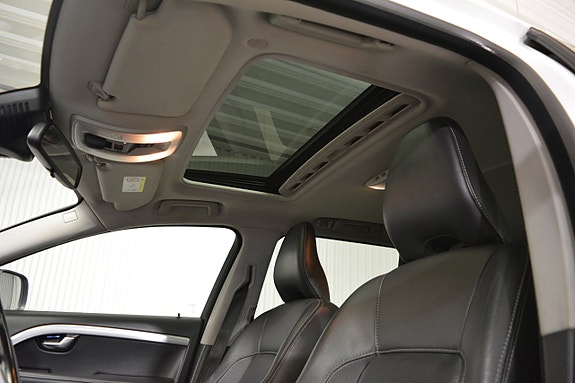 Volvo XC70 11 of 21