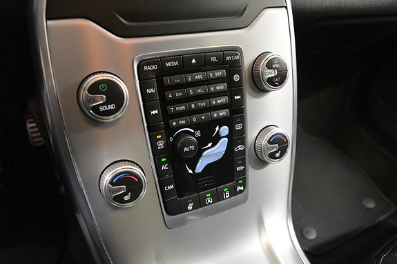 Volvo XC70 16 of 21