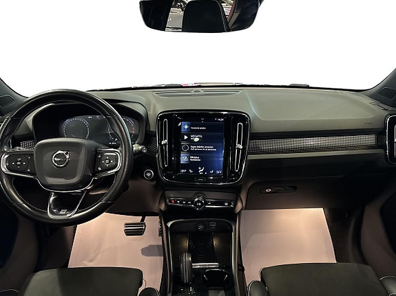 Volvo XC40 8 of 19