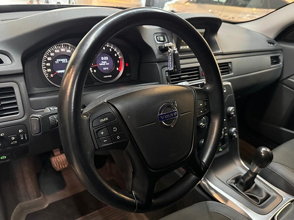 Volvo V70 8 of 14