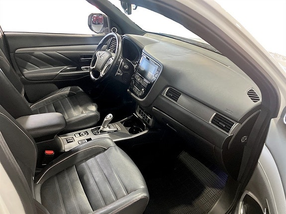 Mitsubishi Outlander 12 of 17