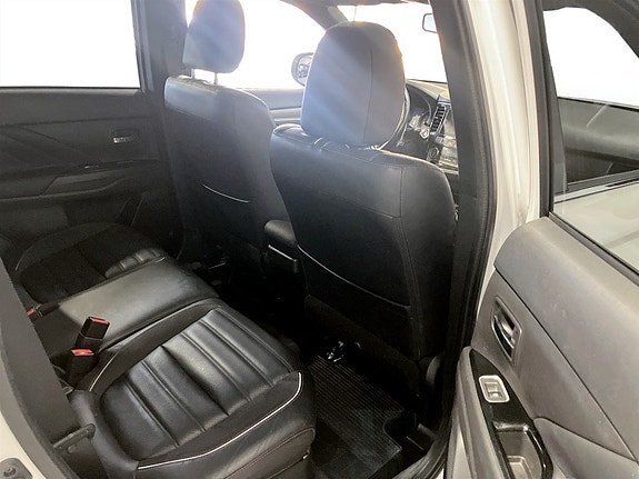 Mitsubishi Outlander 13 of 17