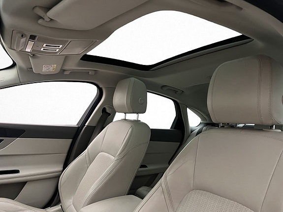 Jaguar XF 10 of 26