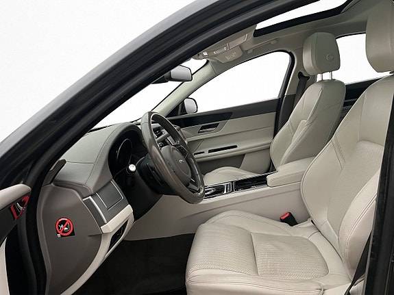 Jaguar XF 9 of 26