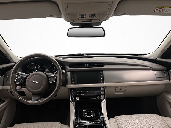 Jaguar XF 15 of 26