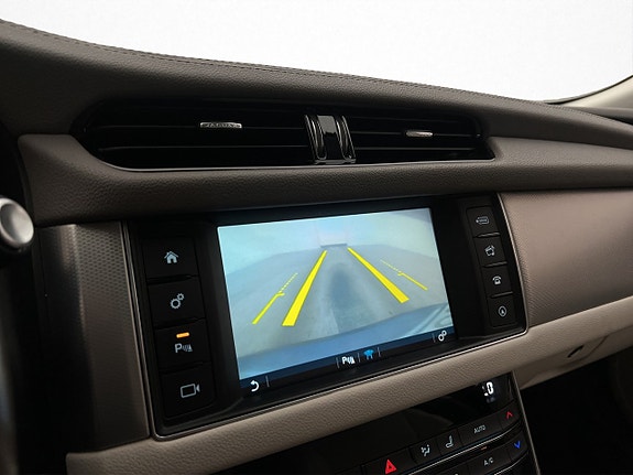 Jaguar XF 19 of 26