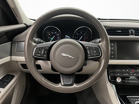 Jaguar XF 11 of 26