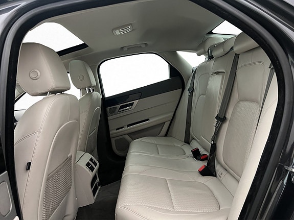 Jaguar XF 14 of 26