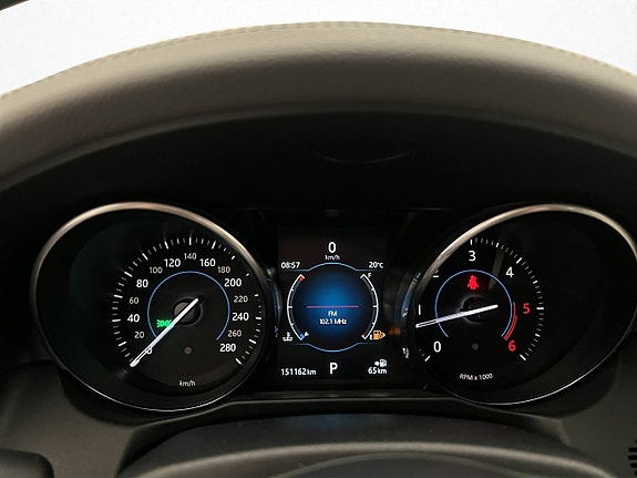 Jaguar XF 16 of 26
